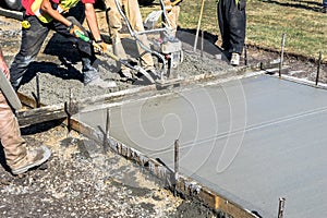 Pathfoot formation with concrete vibration equipment