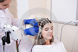 Patient brain testing using encephalography at medical center