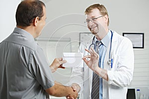 Patient bribing doctor photo