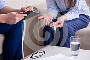 Patient discussing with psychologist unplanned pregnancy