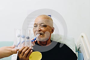 Patient use Incentive Spirometer in hospital