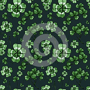 Pattern with drawn clover leaves