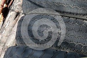 Pattern on old car tires