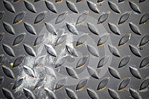 Patterned steel surface and rust