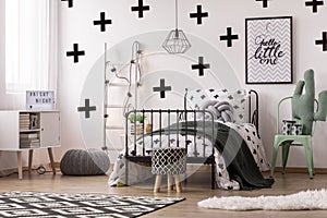 Patterned wallpaper in kid`s bedroom