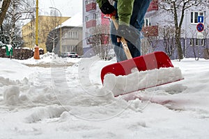 Pavement cleaning from snow