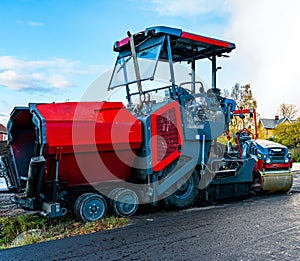 Pavement finisher asphalt machine