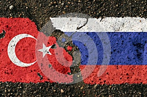 On the pavement are images of the flags of Turkey and Russia, as a symbol of confrontation.