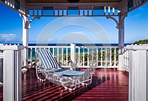Pavillon with sun lounger on the Caribbean beach in Cuba - Serie Cuba Reportage