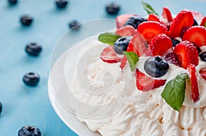 Pavlova cake with strawberries, blueberries