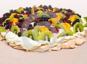 Pavlova dessert photo