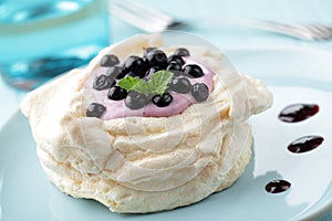 Pavlova dessert