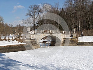 Pavlovsk. Viskontiyev Bridge through the river the Slavyanka