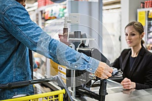 Paying with contactless card in a grocery store
