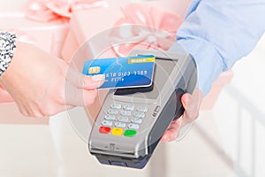 Paying with contactless credit or debit card