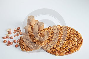 PaÃ§oquinha ,  peanuts , pÃ© de moleque and cocada on top of a white background