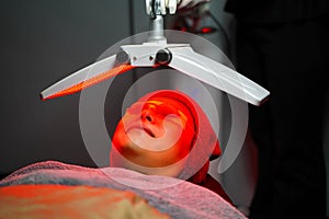 PDT photo dynamic treatment., Red light helps to treat acne, reduce inflammation, stimulate collagen production. reduce wrinkles