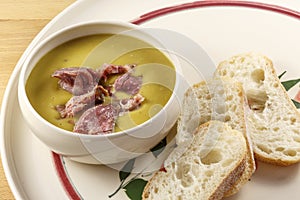 Pea and Ham Soup with Bread