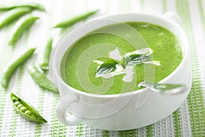 Pea soup with mint