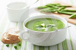 Pea soup with mint