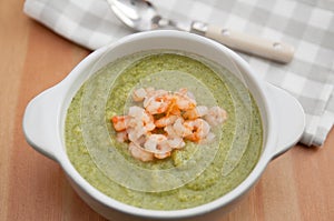 Pea soup with shrimps