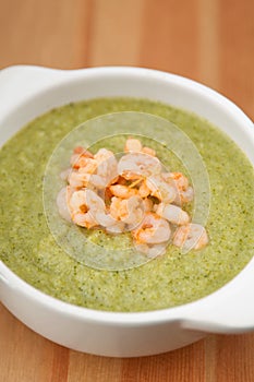 Pea soup with shrimps