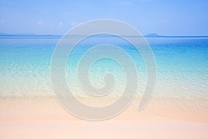 Peaceful summer, turquoise blue seawater and light blue sky, beautiful sand beach and gently waves, island background. Sunshine d photo