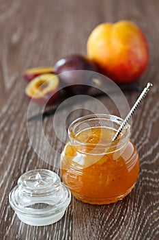 Peach-plum jam with vanille