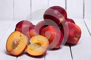 peaches (Prunus persica subs nectarina)