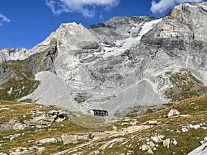 Peak Perspectives: Alpine Refuge Escape in Vanoise National Park, Hautes Alps, France