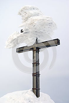 Peak point with cross