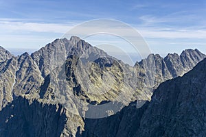 Vrcholy Vysokých Tatier na Slovensku s Gerlachom. Pohľad z Rysov