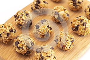 Peanut Butter and Oatmeal Energy Balls with Chocolate Chips Sweetened with Honey