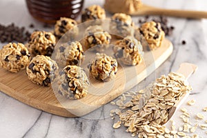 Peanut Butter and Oatmeal Energy Balls with Chocolate Chips Sweetened with Honey