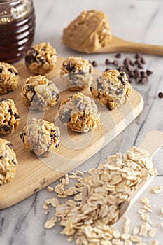 Peanut Butter and Oatmeal Energy Balls with Chocolate Chips Sweetened with Honey