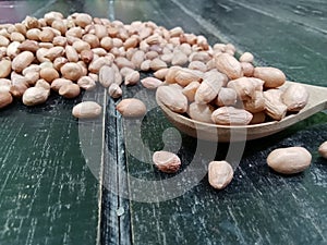 Peanut seeds that have been peeled from the shell