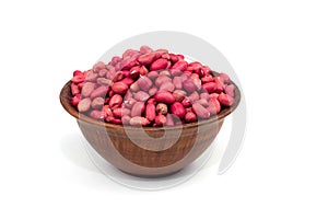 Peanuts raw in a clay dish o