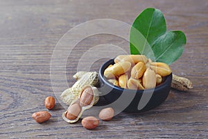 Peanuts in shells