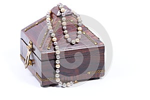 Pearl chain and ornament box