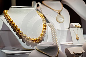 Pearl Jewelries display by Na Hoku