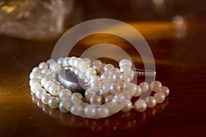 pearl necklace and light reflection