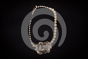 Pearls necklace with flower