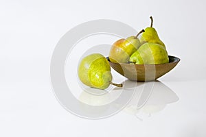 Pears in bowl