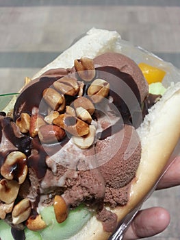 Peas with chocolate sauce on ice cream with bread
