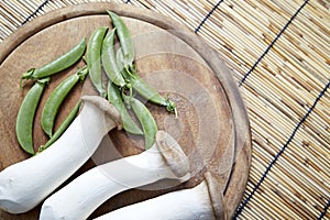 Peas with mushrooms