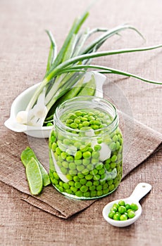 Peas with onions