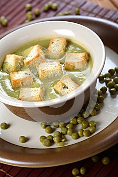 Peas soup with toast