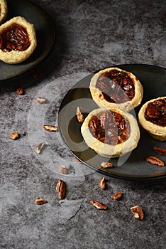 Pecan butter tarts with nuts