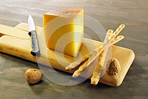 Pecorino toscano, typical italian cheese