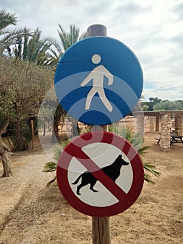 Pedestrian access and prohibition passage of dogs